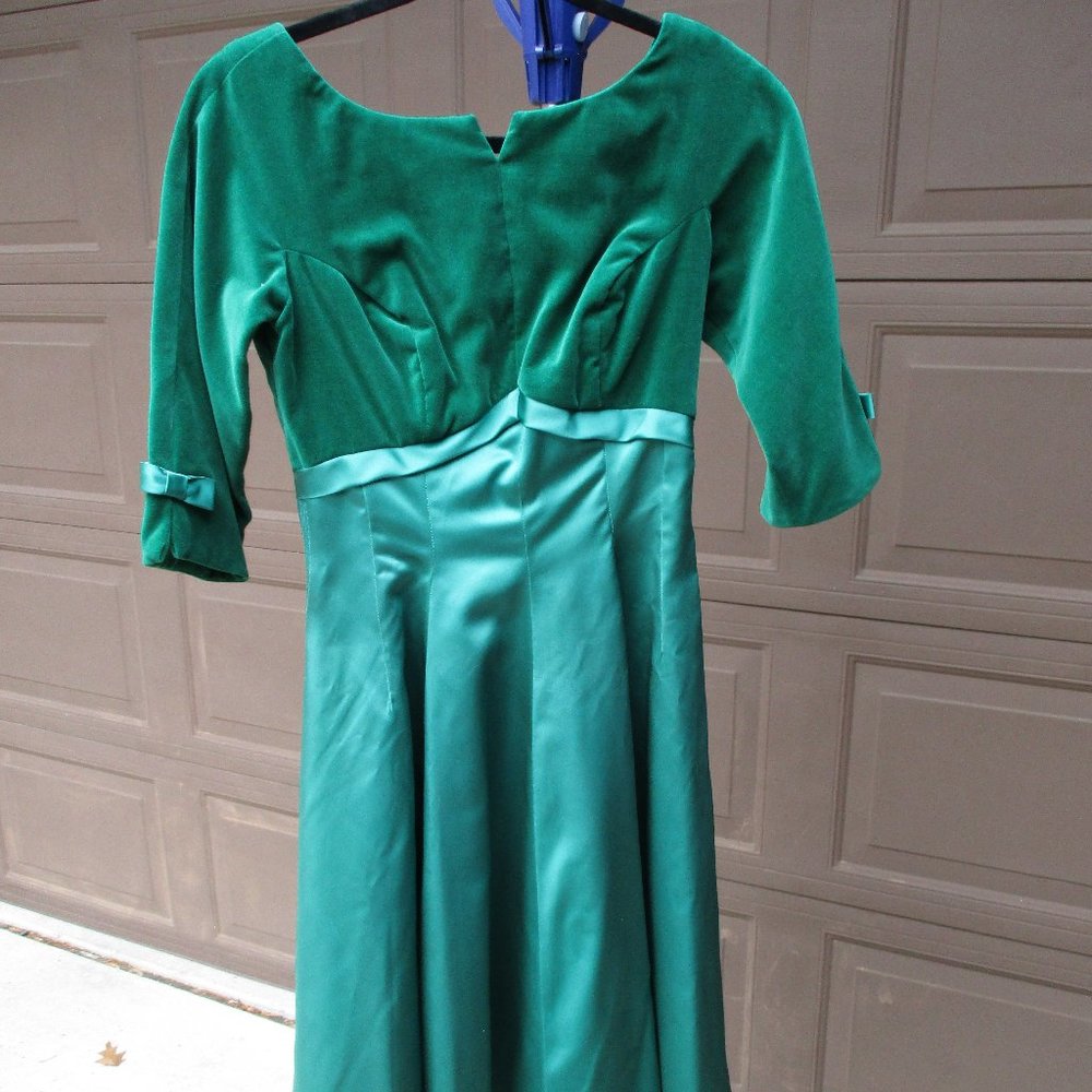 Vintage velvet and satin green dress Woman's size 12
